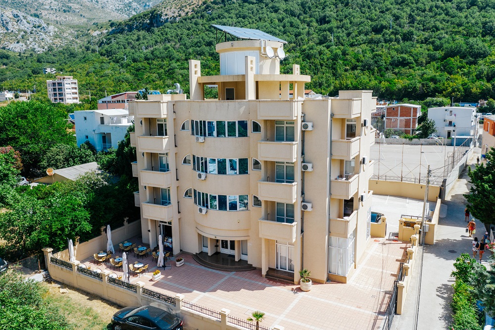 Hotel Dana, front view
